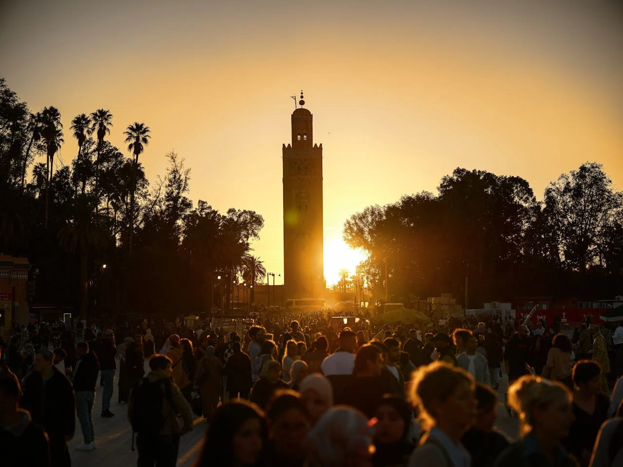 Sunset view of Koutoubia Mosque with its towering minaret and peaceful surrounding gardens